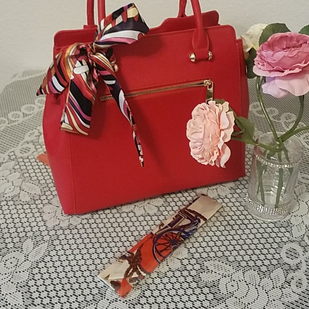 Silk handbag bow. One item.
